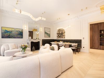 Exceptional 3BR/3BA w/ Services – Champs-Elysées