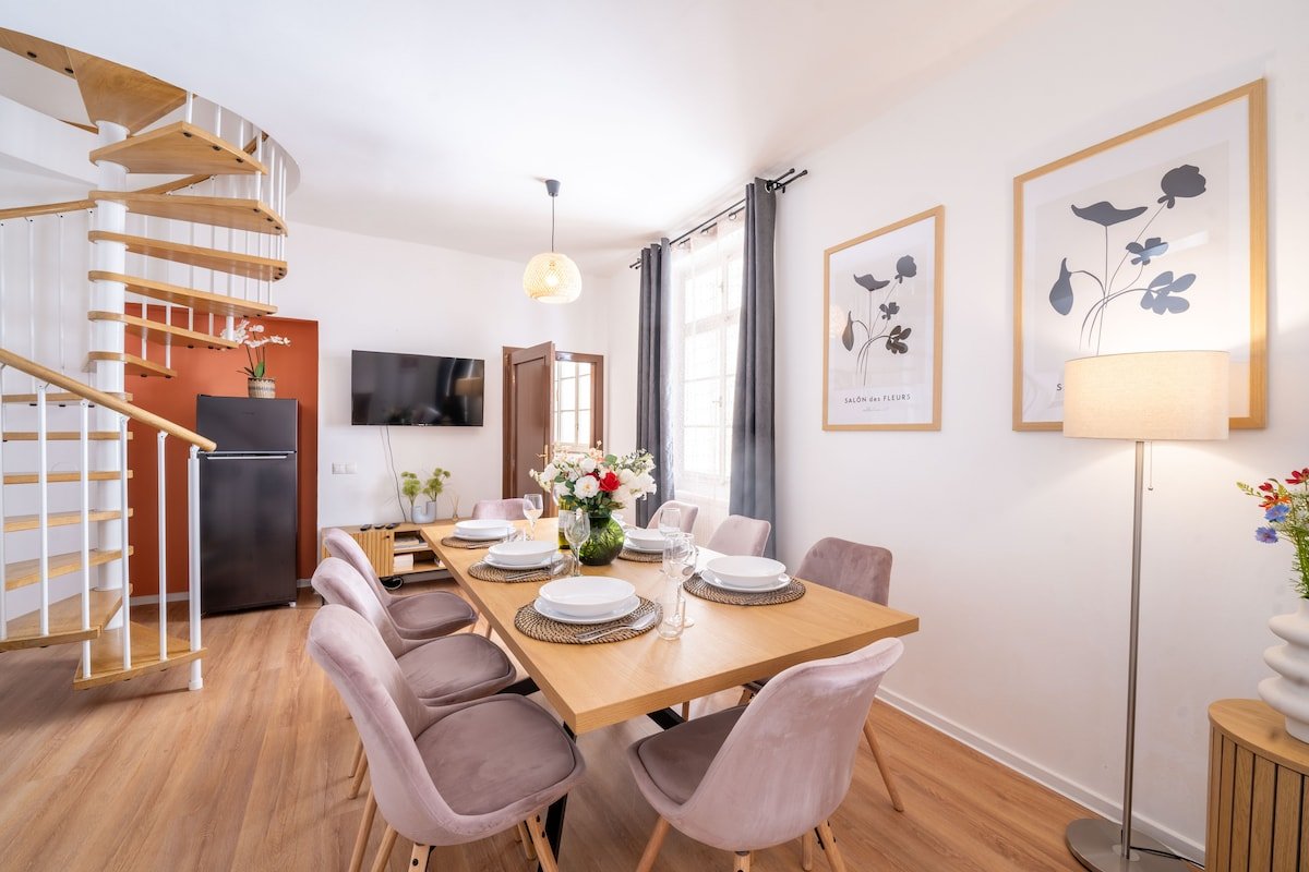 3BR + 2 BATH + PATIO – 100m to Old Town Square gallery image 4