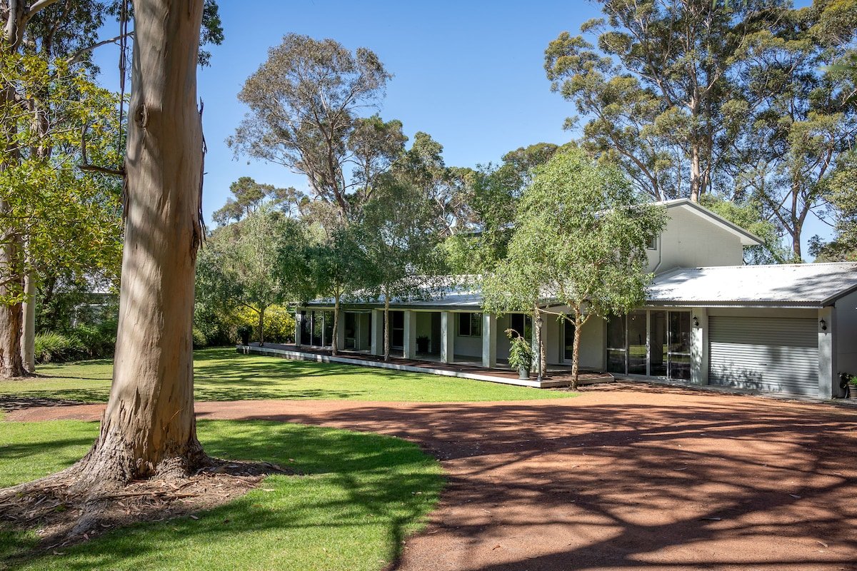 Emerald Cove I Private Properties gallery image 3