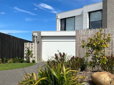 Summer Fun by the Beach for Family &Pets-Sea Views