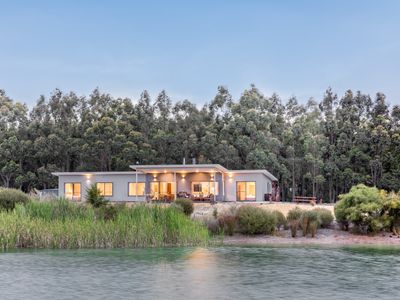 Bonnie & Piper—Lakeside & Wine Country Living