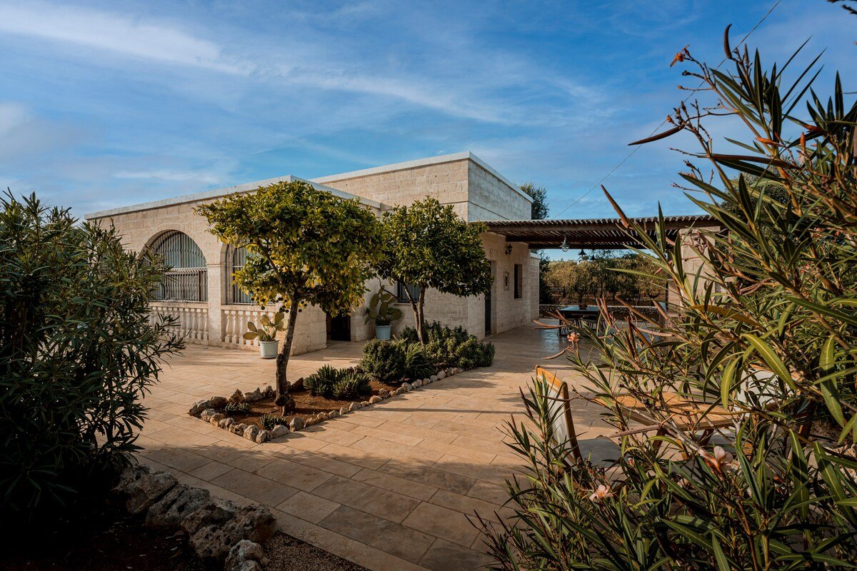 Villa Ostuni ONE mit Pool, Gästehaus & Glamping gallery image 2