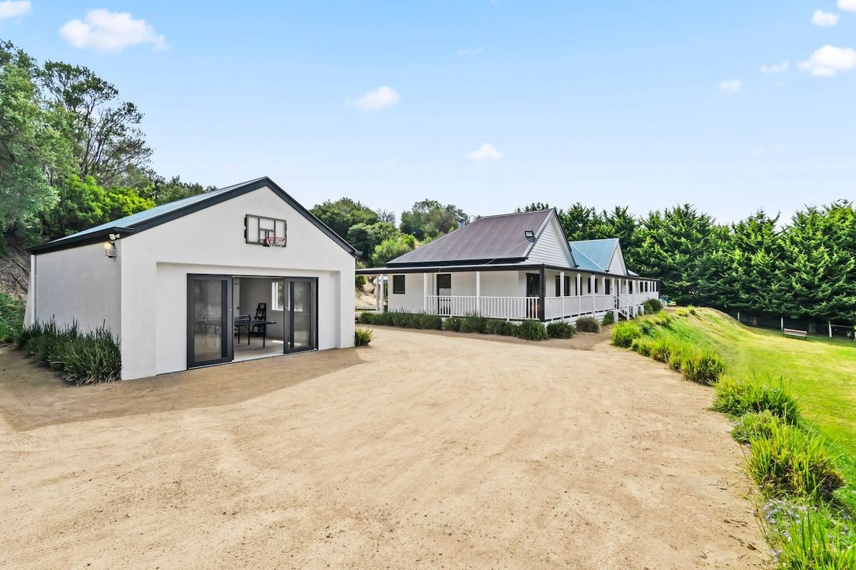 Highbury Peaceful Retreat gas heated plunge pool gallery image 4