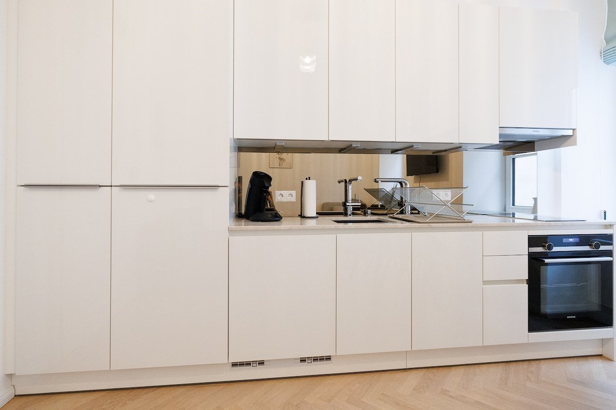 4BR Vienna Gem – Families – 5.5 Baths, Sleeps 14 gallery image 4