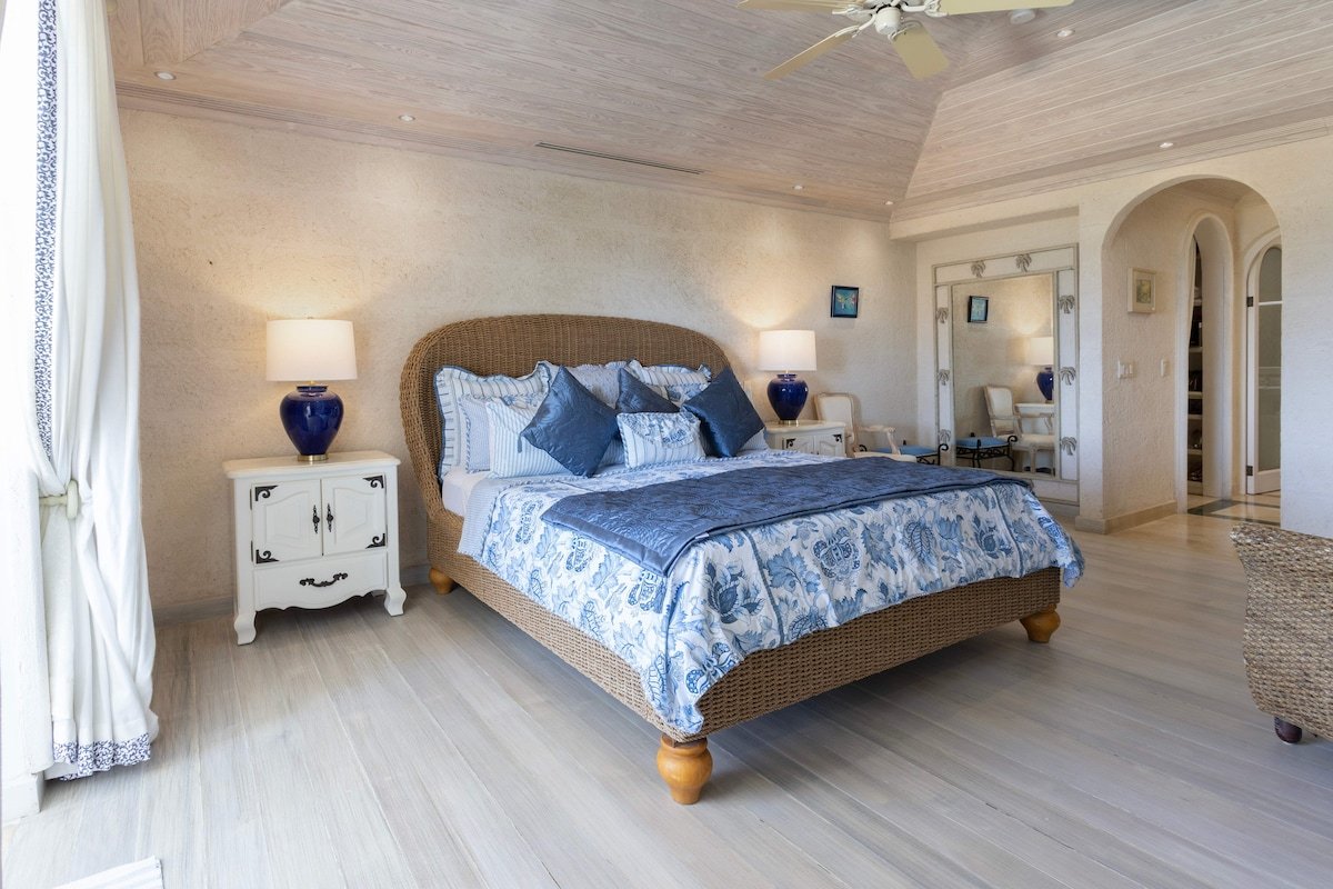 Villa Azzurro at Old Trees gallery image 3