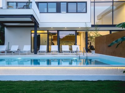 NRG Villa, Superior Design, 5′ on foot from beach!