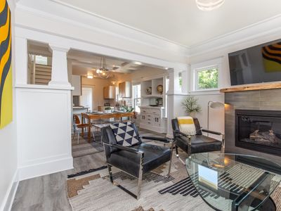 Modern, Sleek & Stylish: 2 blocks from Hawthorne!