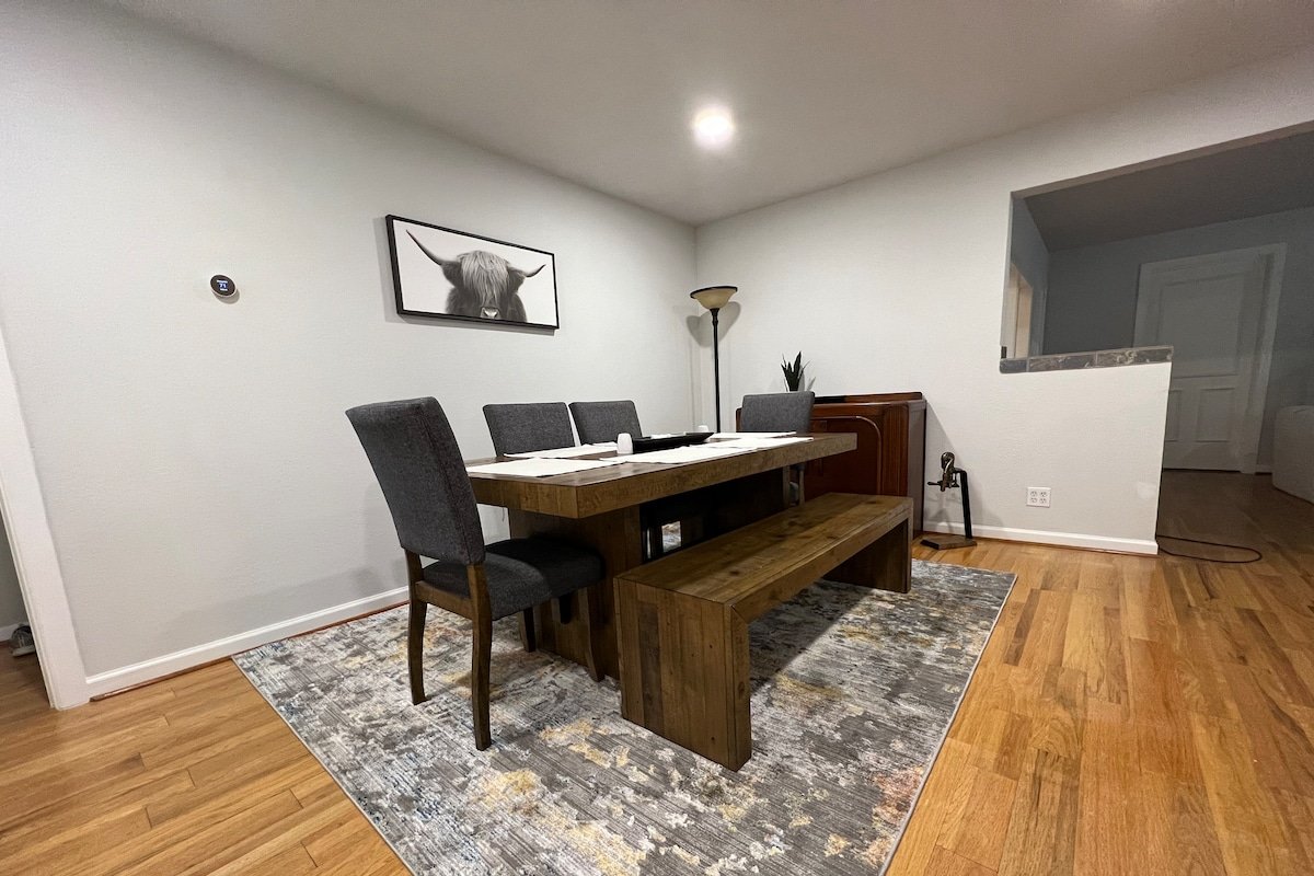 2 Blocks from Dickies Arena – 4 bedroom 2 bath gallery image 2