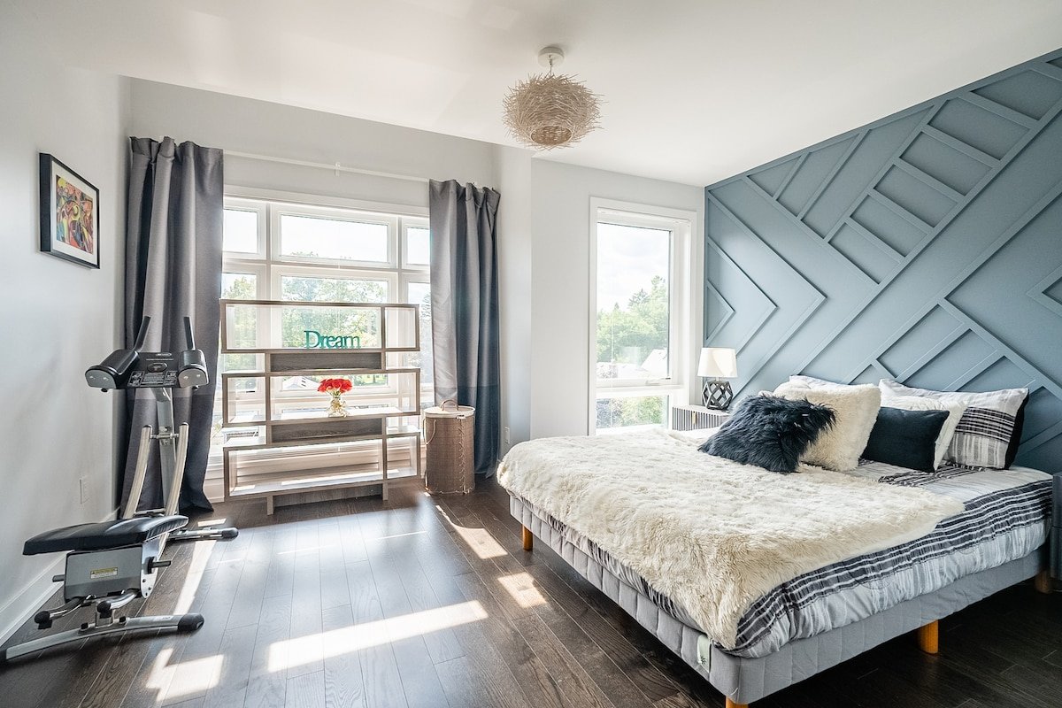 3-Storey 3 Beds 3 Baths Detached Home w/2 outdoors gallery image 5