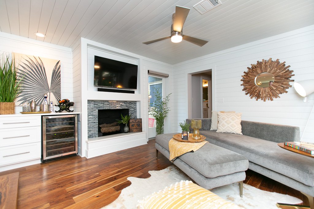 Aztec Abode – Central Modern 3 bed/3 bath {New}