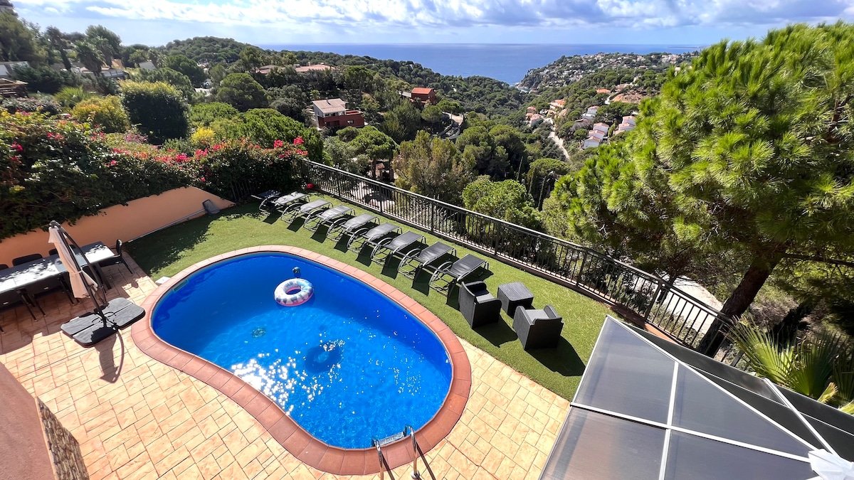 Luxury Villa Marina with stunning sea views gallery image 5