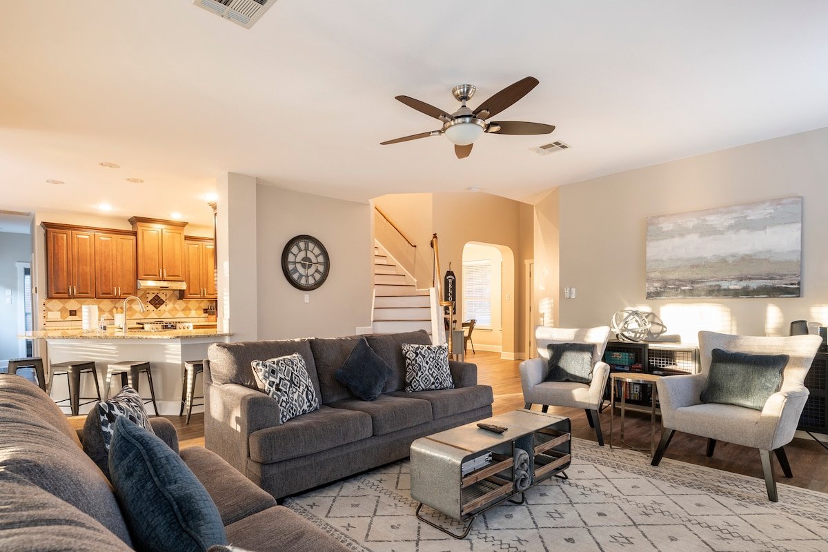 Getaway with Pool, Hot Tub, Arcade & 7 Bedrooms gallery image 4