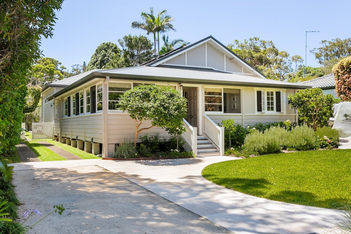 Walk to the Beach from a Warm, Family-Friendly Cottage gallery image 2