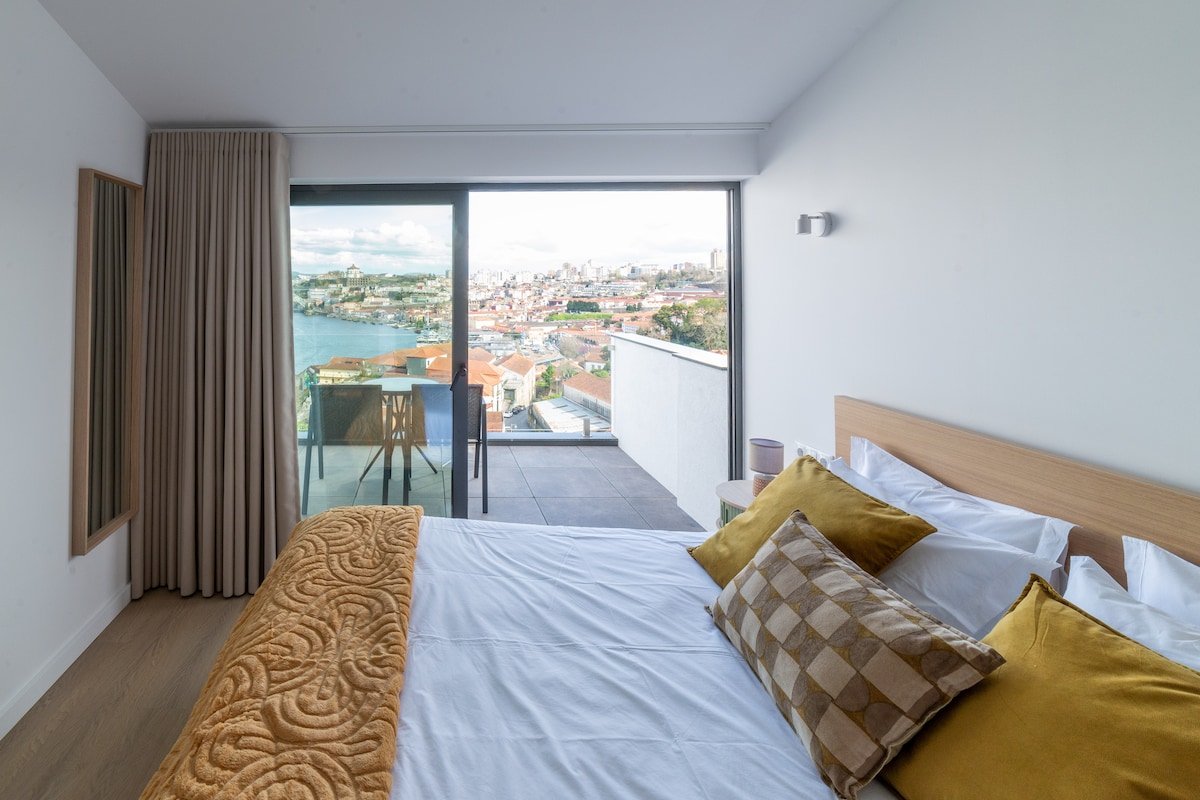 Stunning Douro Terrace & Riverview Charming Villa gallery image 5