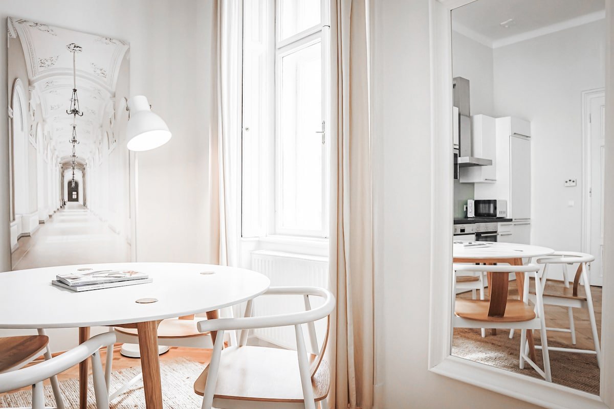 Georgeous Apartment near Stephansdom – Apt 14 gallery image 3