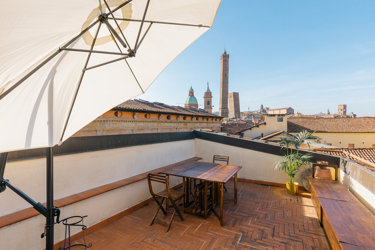 Casa Zamboni, attico con vista