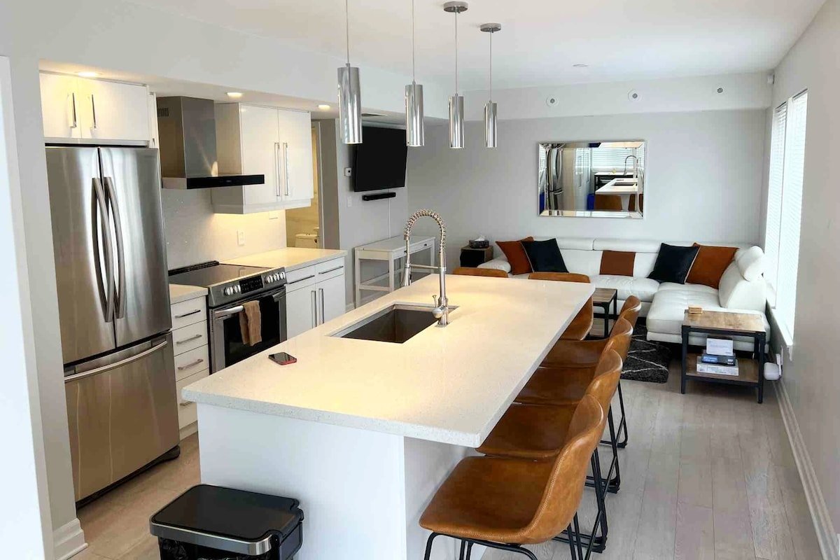 3Bed 2Bath Downtown Toronto Condo w/Parking gallery image 2