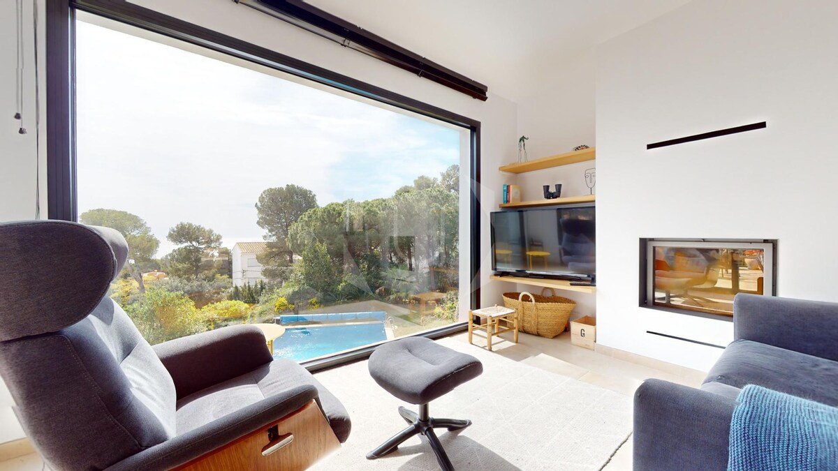 EL SOPLUIG – Green garden, heated pool, sea view gallery image 3