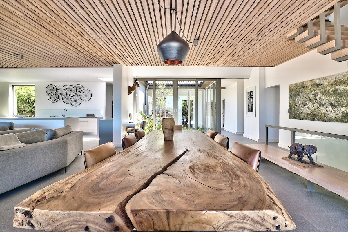 Lux villa @ the beach, solar power, pool gallery image 5