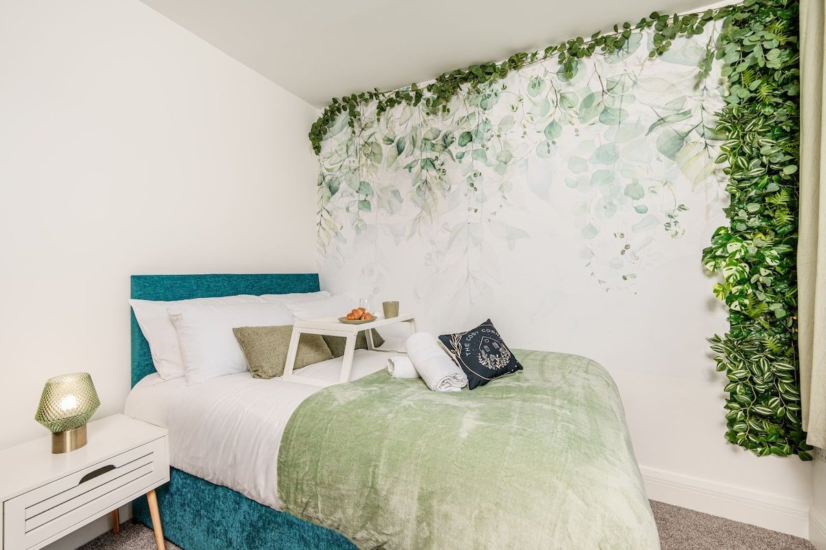 6BR house/2BR Bungalow & Parking gallery image 5