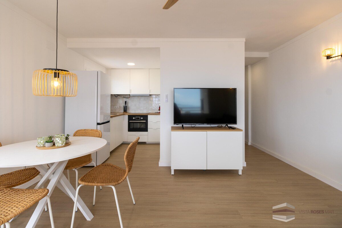 Penthouse with sea views, two bedrooms with direct gallery image 5