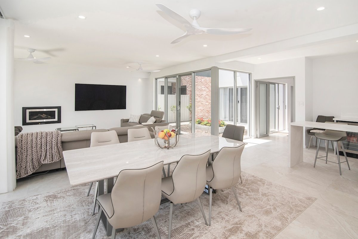 Pebbles by the Sea- Brand-New Oceanfront Home gallery image 5