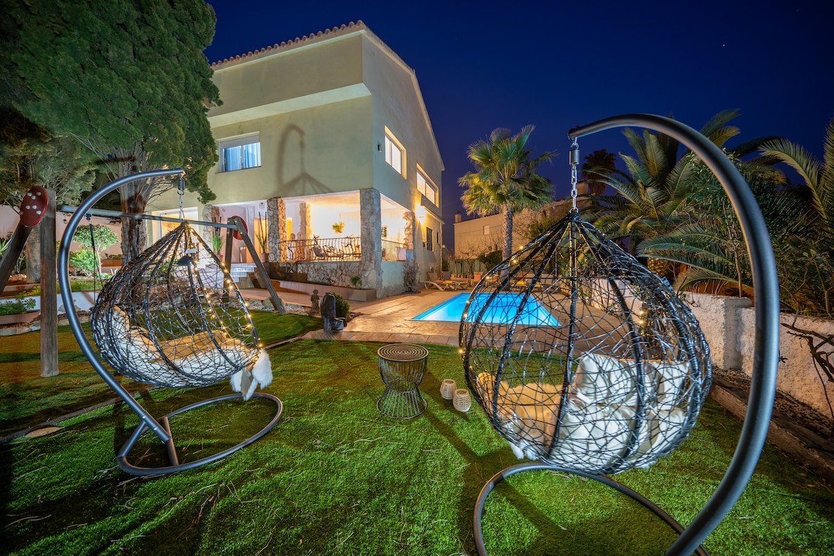 Villa Lux Gallery – Family, Private Pool, BBQ, A/C gallery image 2