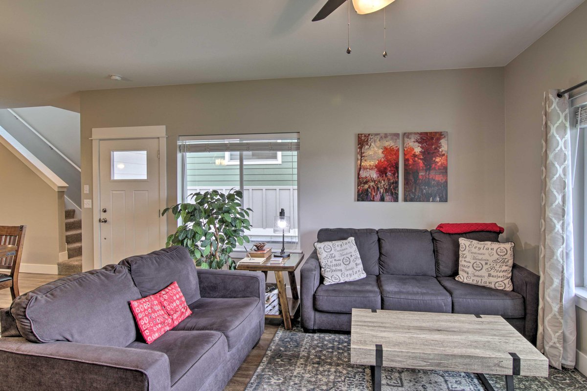 “Elegant Escape” (KING BED) Great Location!