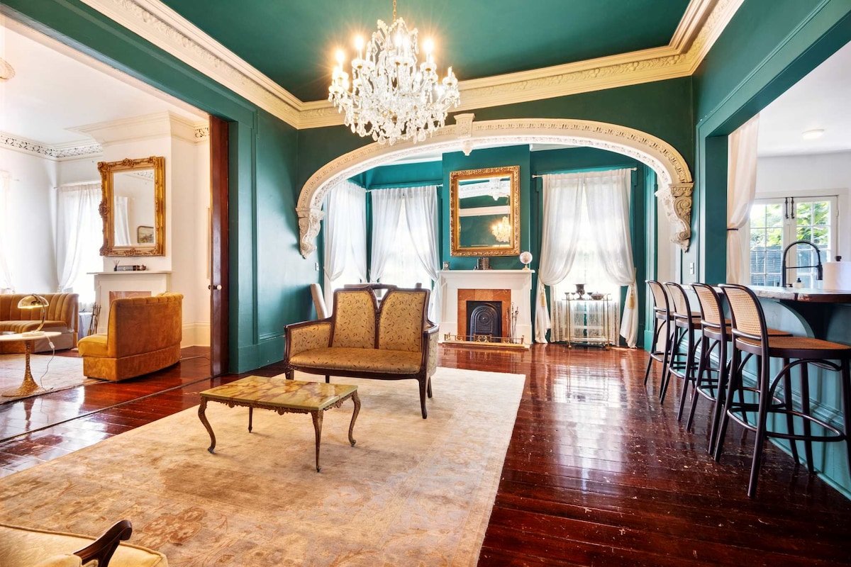 Opulent Historic Mansion w Heated Pool 5br|6.5ba gallery image 5