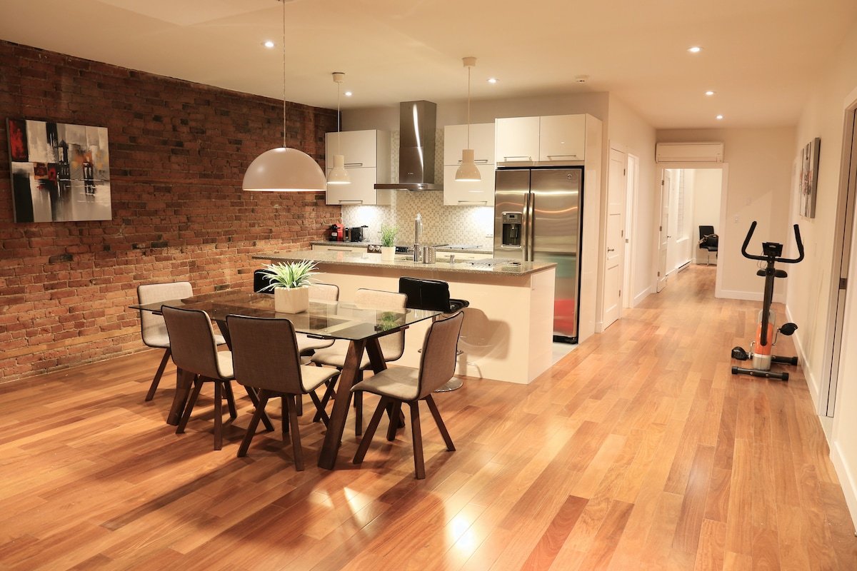 Best for Group-Renovated – 4 Beds – DT w/Parking! gallery image 2