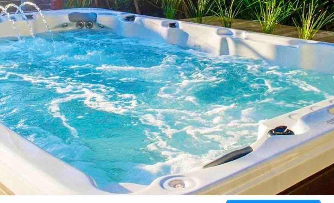 LA BELLA VITA – STROLL TO TOWN – * HOT SWIM SPA* gallery image 4