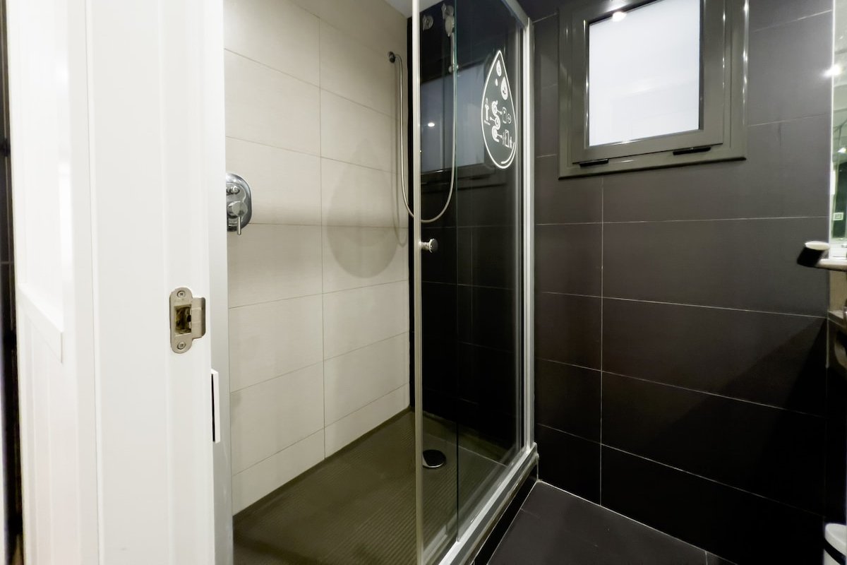 Superior Apartment By Gaudi EnjoyBCN Apts gallery image 5