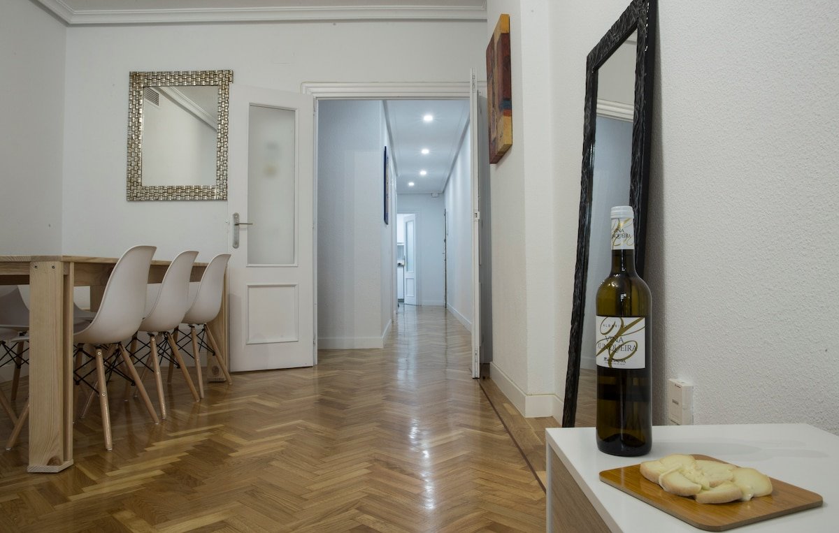 Madrid City Center w/Garage: Big & Comfy, 2 baths gallery image 3