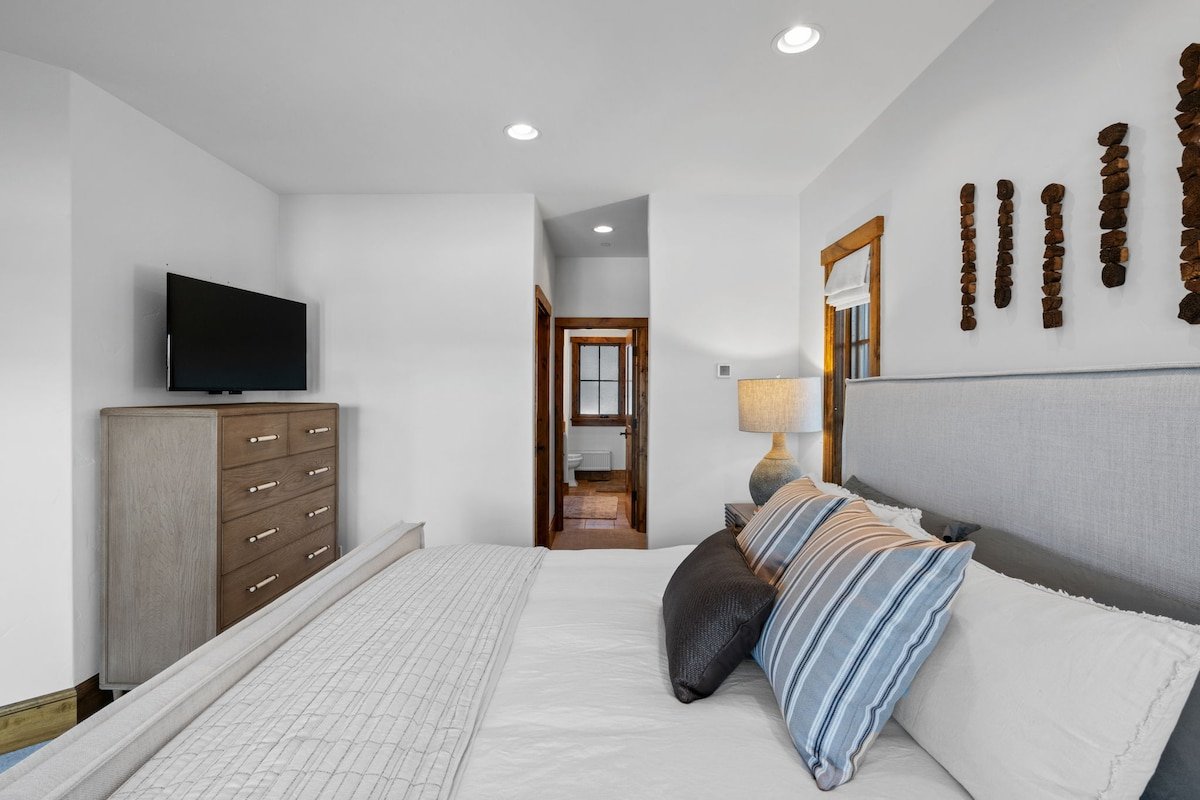 Nighthawk Cabin Ski in/out – Alpine Big Sky gallery image 2