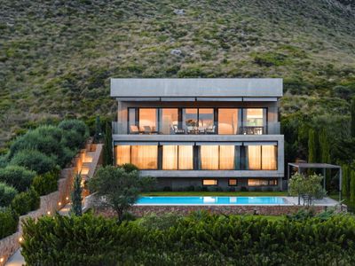 Modern Luxury Villa with Stunning Views