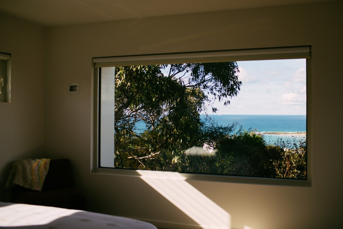 Spectacular Ocean Views – Walk to the Beach gallery image 3