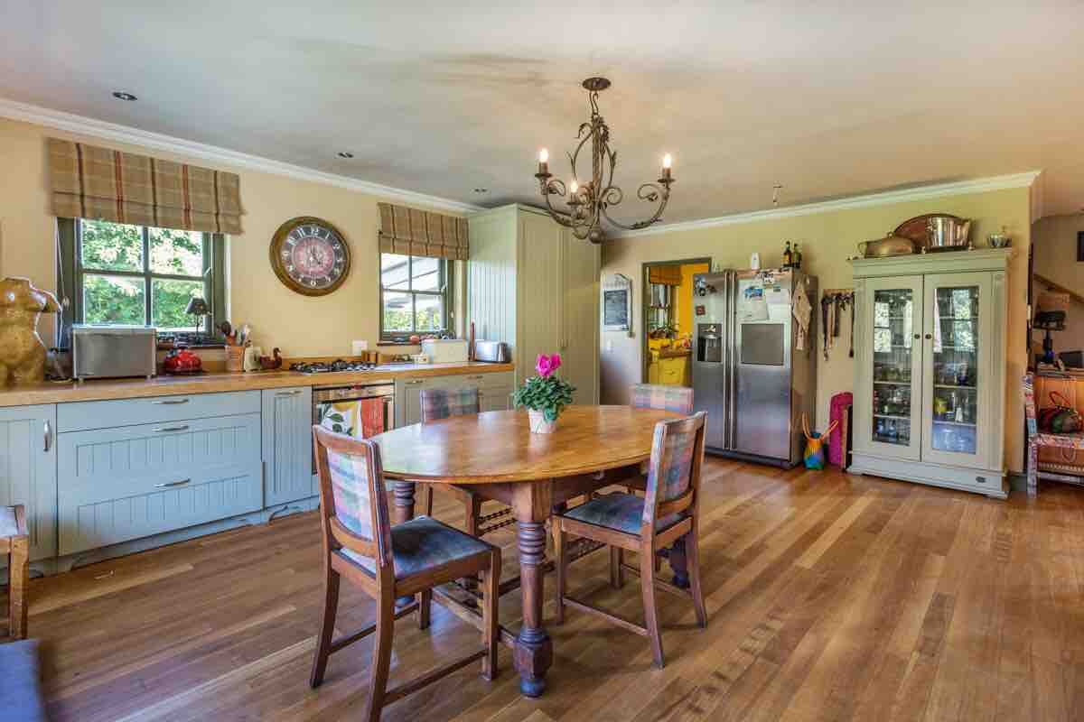 Country style home in Hout Bay with large garden gallery image 4