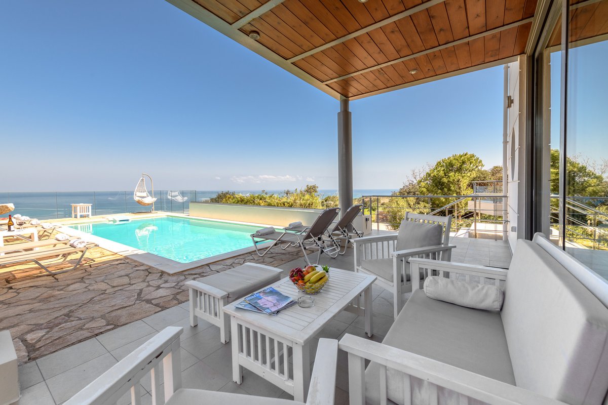 Villa Serenity – With Private Heated Pool