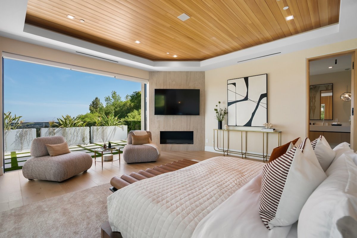 Linda Flora – Bel Air Oasis with Rooftop Deck gallery image 4