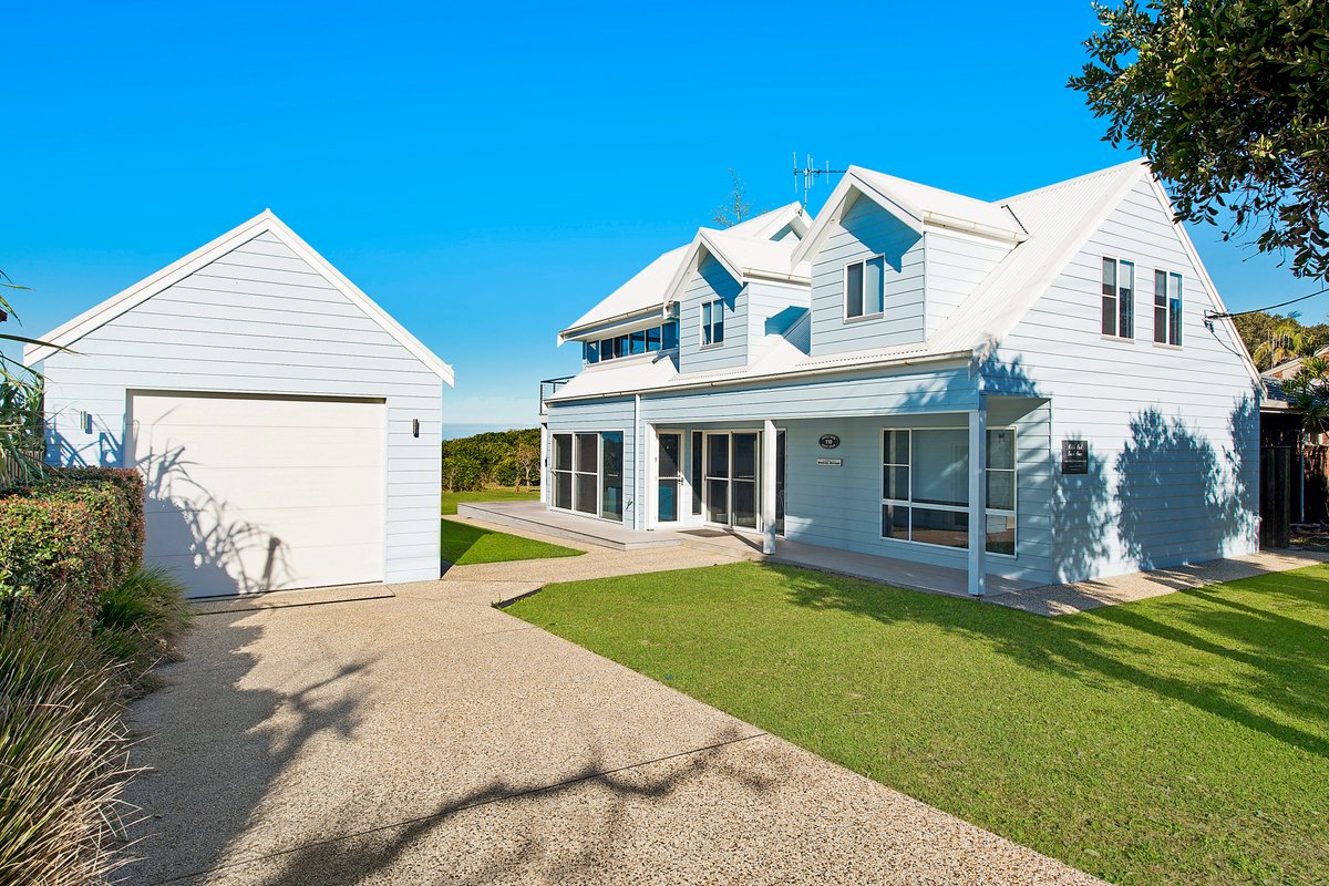 Middle Rock Beach House – absolute beach front