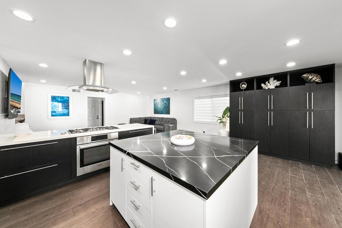 Del Mar Heights Delight gallery image 3