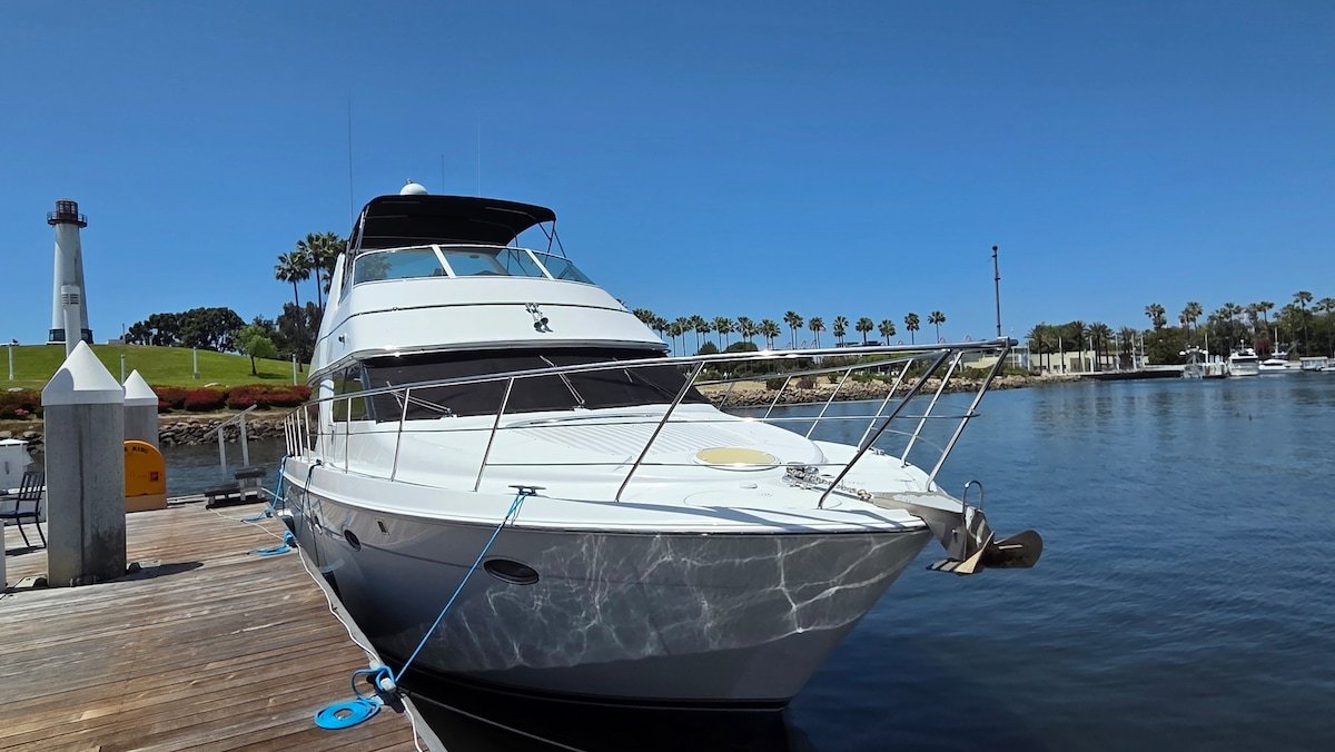 Dockside Boat & Bed, Ocean Escape gallery image 2