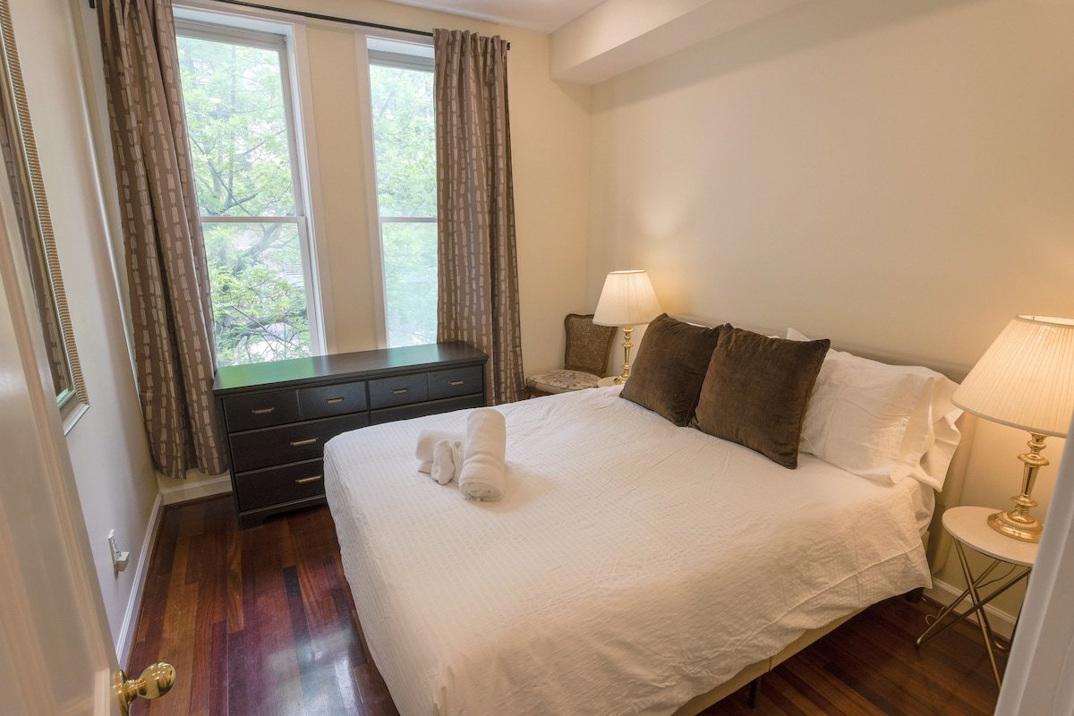 Above Maxwell Wine Bar – Super Central 2Bed 2Bath! gallery image 5