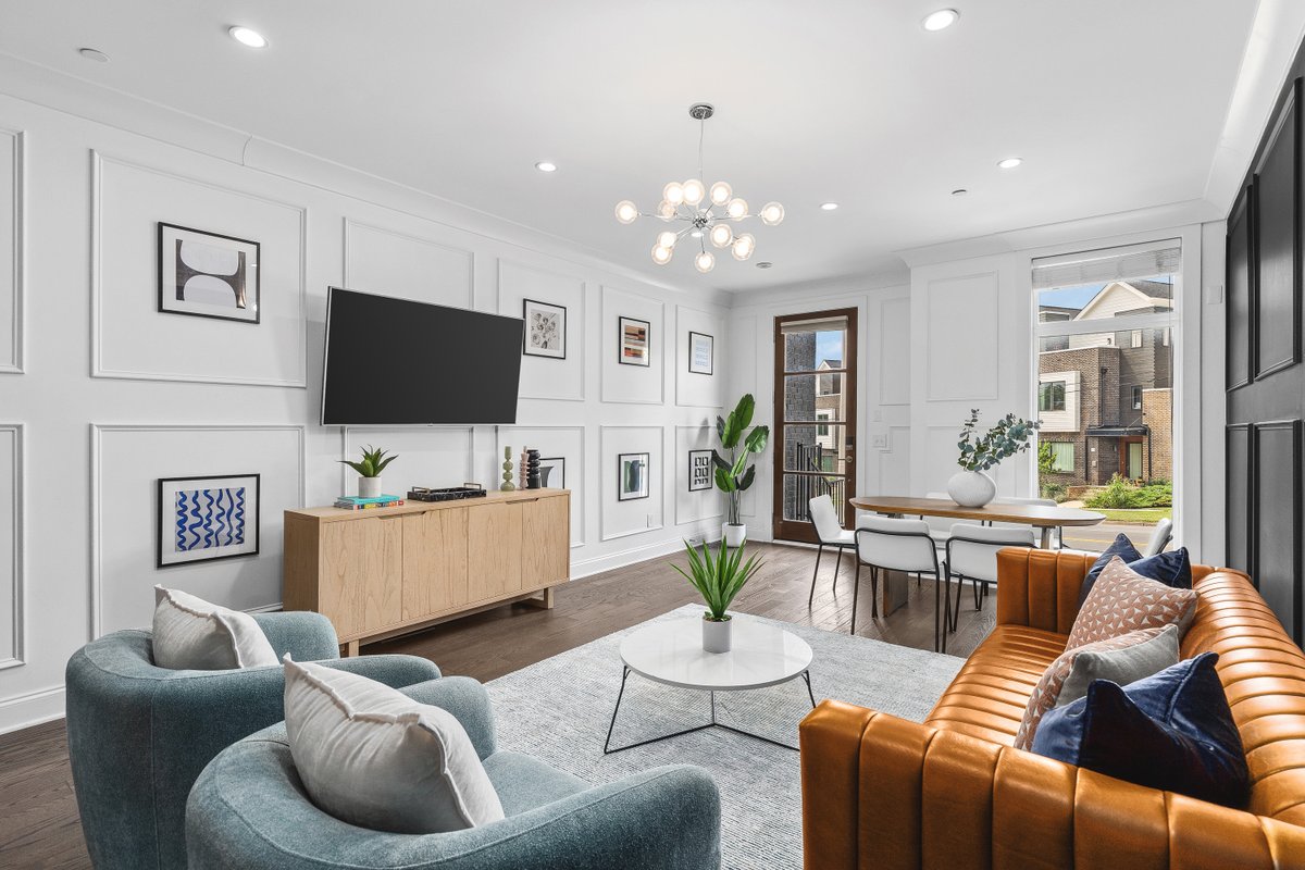 Rooftop Deck & Garage Walk 12 South, Restaurants