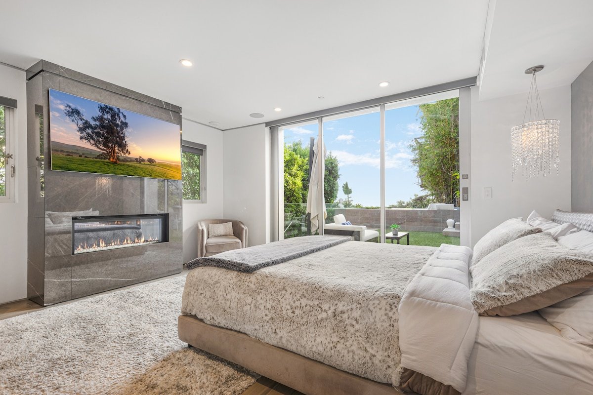 Unique Sunset Heights Dreamy Getaway gallery image 2