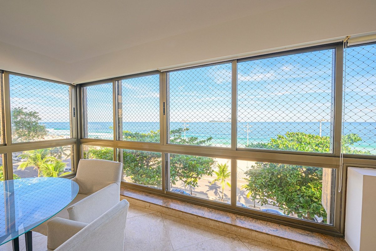 Lindo apartamento de frente para a praia do Leblon gallery image 4