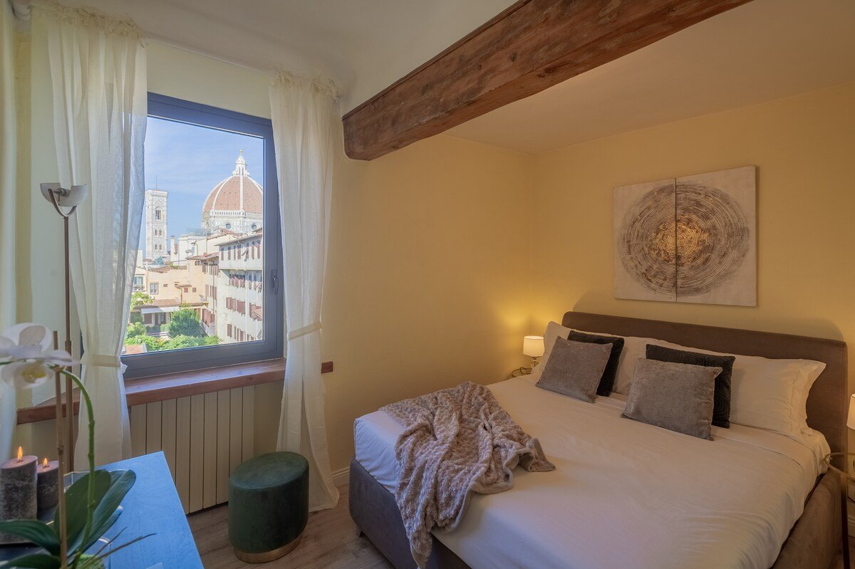 Albizi 6 Duomo Views – 2 Bedroom 2 Bathroom gallery image 5