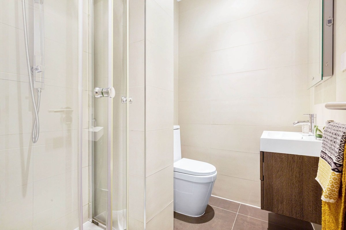 Soho apartment – above Breakfast Club! gallery image 5