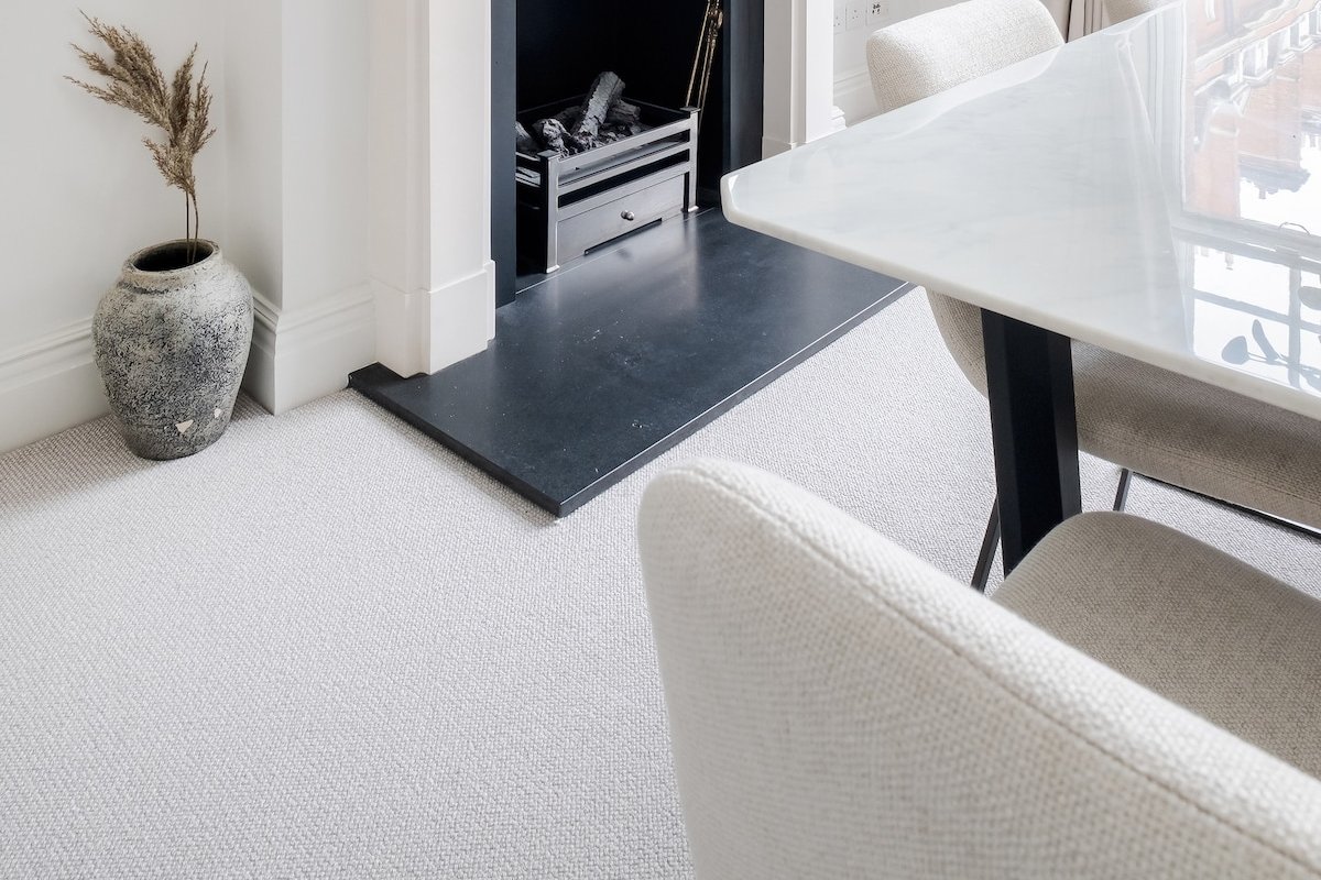 Spectacular Knightsbridge single level flat gallery image 5