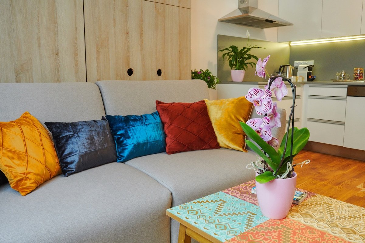 Chic 2-Bedroom Old Town Apartment with 2 bathrooms gallery image 5